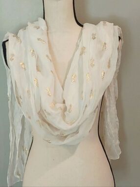NWT Coral Elegant White Scarf with Gold Foil Pinapple Sheer Rectangle Shawl